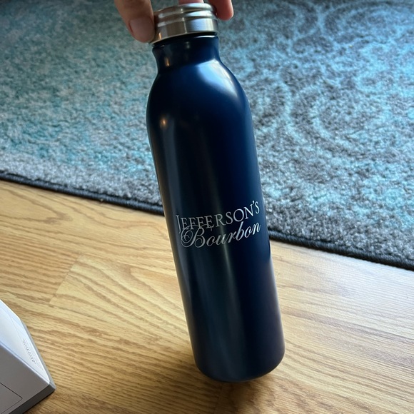 New! Water bottle - Picture 7 of 8